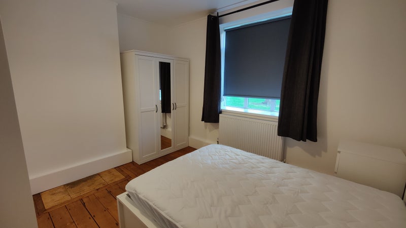 Photo 1: Bedroom 1