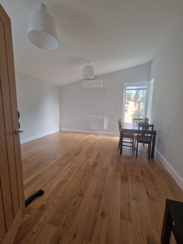 'Double Bedroom in Luxury house Romford' Room to Rent from SpareRoom