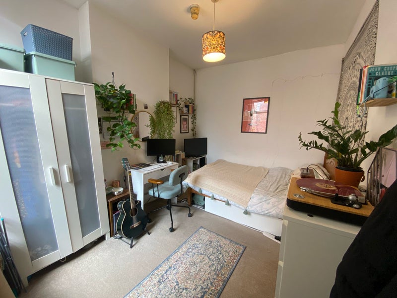 '2 Double Bedrooms West Didsbury, Bills Included' Room to Rent from