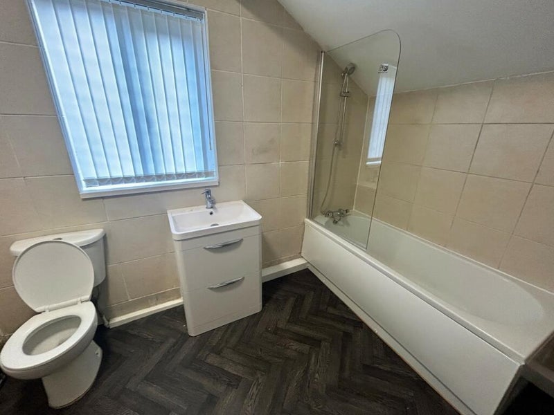 Photo 8: Bathtoom