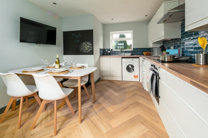 'Professional Coliving in Worsley! Double En Suite' Room to Rent from