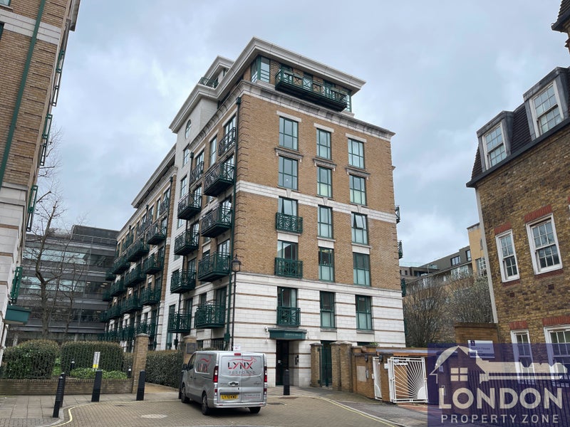 'Whole 2 bed 7th floor apartment in St James, SW1' Room to Rent from