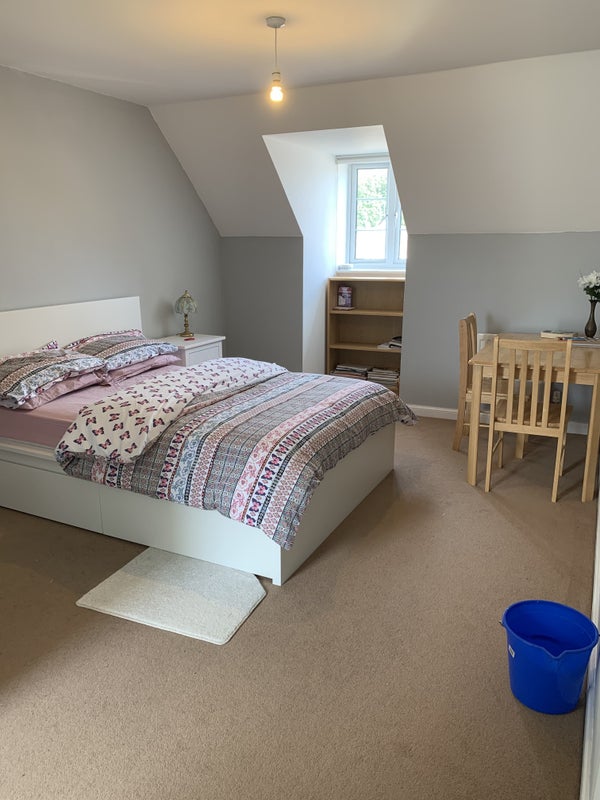 Photo 1: Ensuite Room