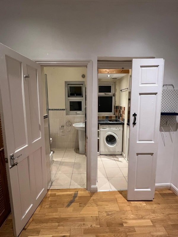 'Studio Flat in Mile End' Room to Rent from SpareRoom