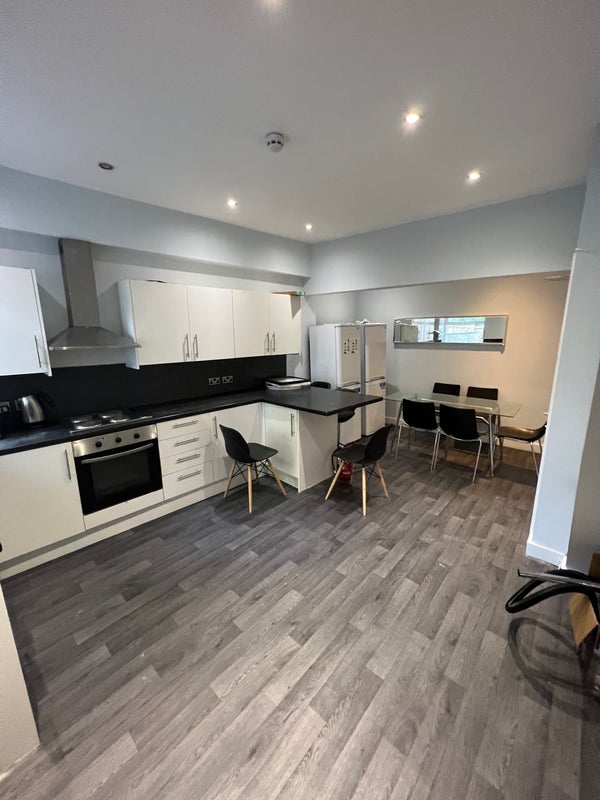 Photo 1: Kitchen and dining 