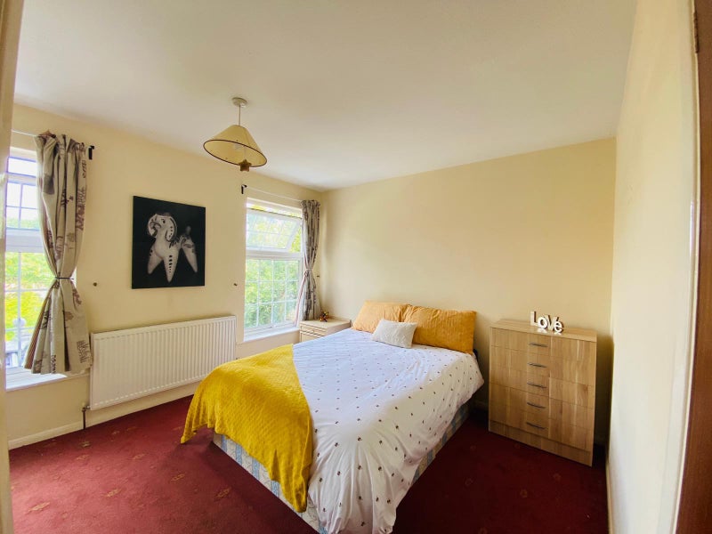 'Double room + Ensuite in Ealing Broadway Zone 3' Room to Rent from