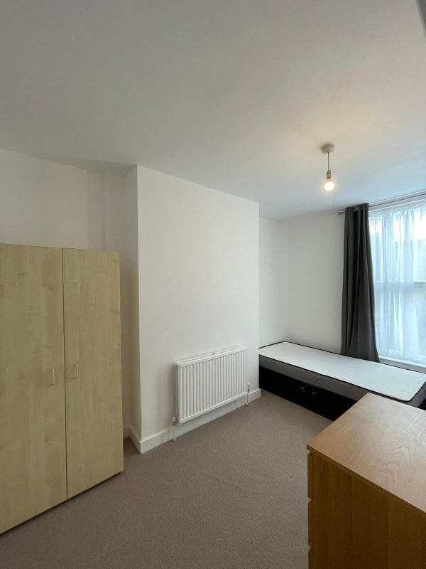 'Lovely single room in Plaistow' Room to Rent from SpareRoom