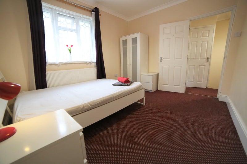 Photo 1: Room 5