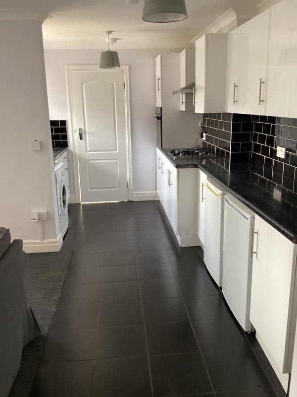 '1 bedroom, ground floor flat, Caerphilly Road' Room to Rent from SpareRoom