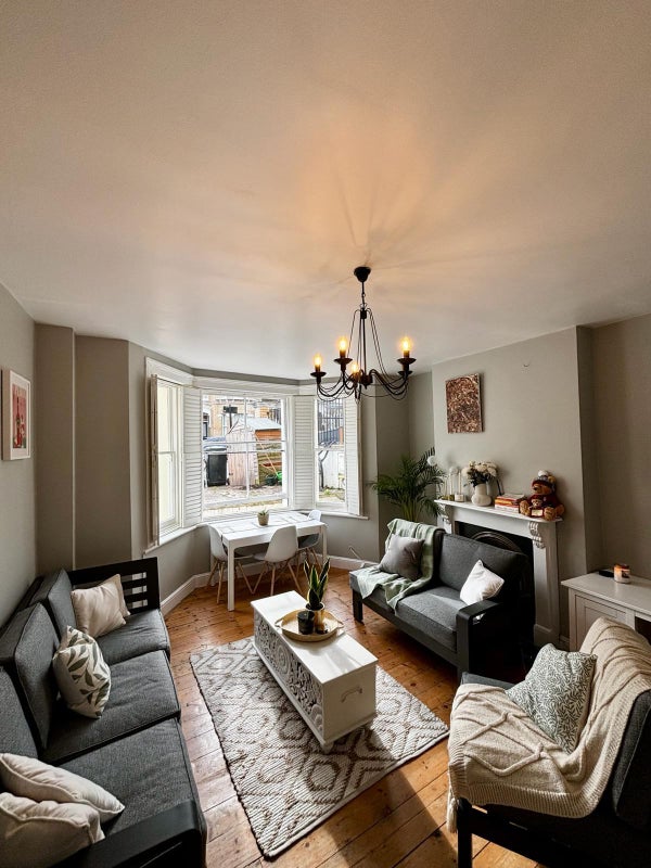 'Large One Bedroom Flat in Clapham North ' Room to Rent from SpareRoom