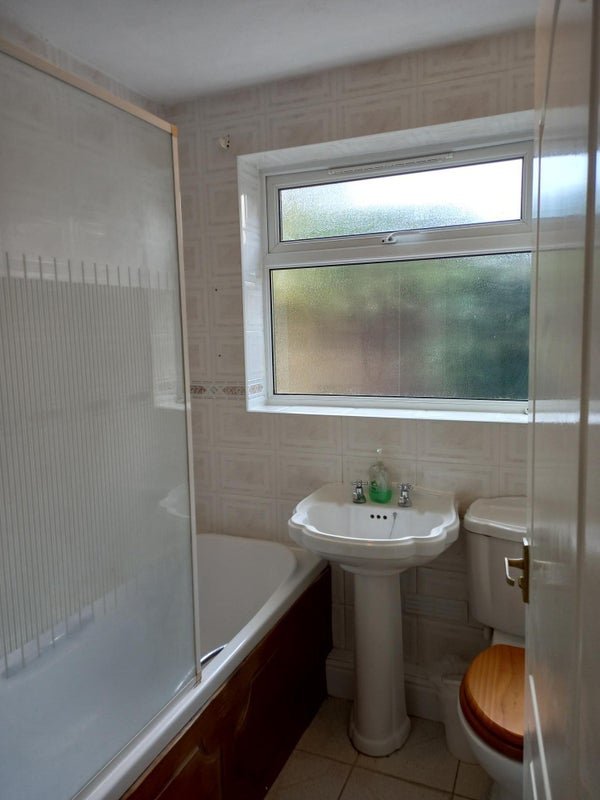 'Double Room for rent near Frimley Park Hospital' Room to Rent from