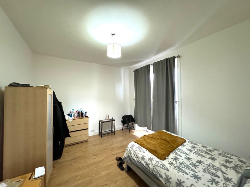 Photo 1: Room (Yours)