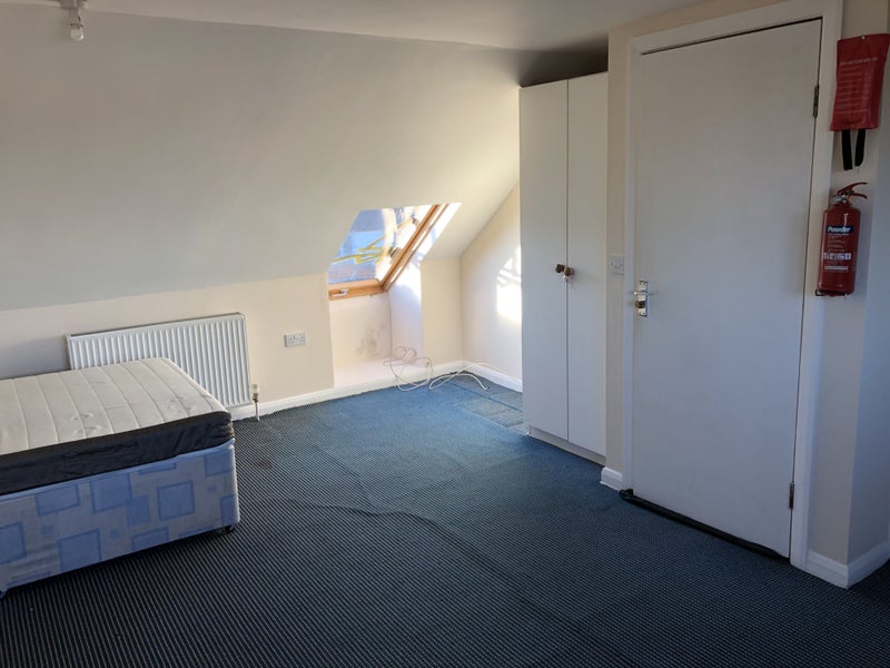 'SelfContained Studio Flat, Bedfont Feltham TW14 ' Room to Rent from