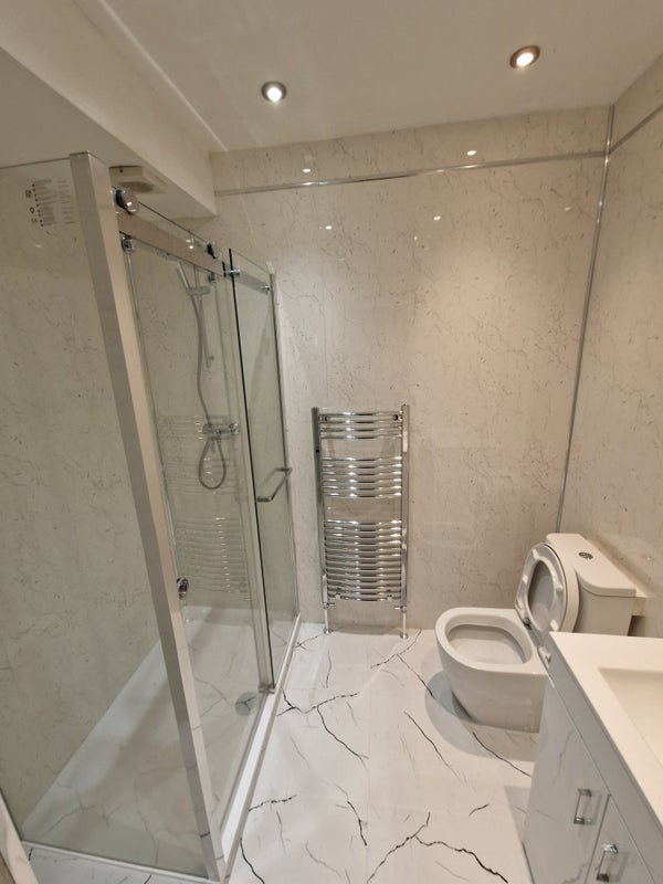 Photo 2: Main bathroom