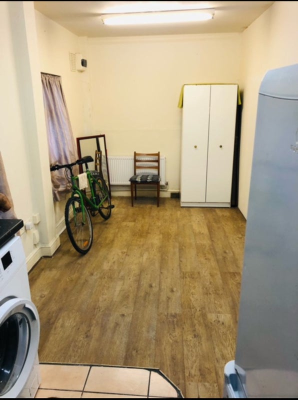 'Studio to Rent Hounslow £850 inc bills ' Room to Rent from SpareRoom