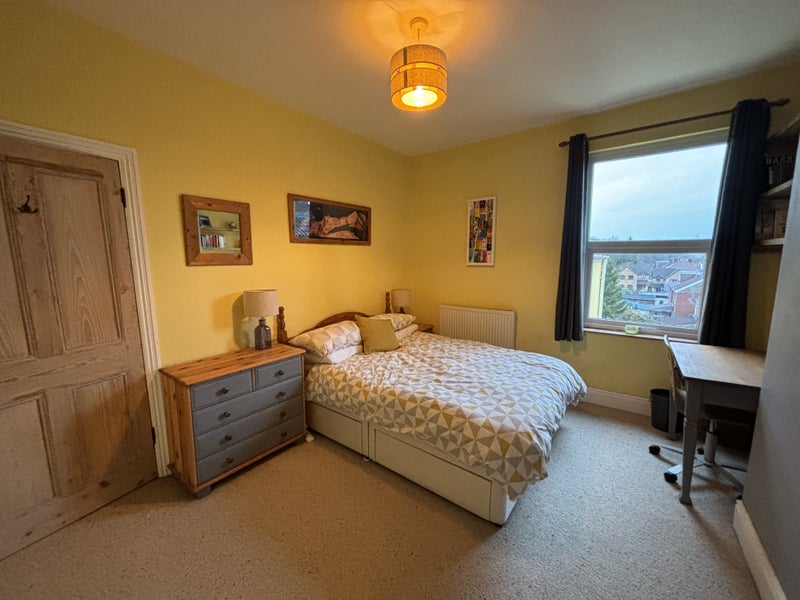 Photo 1: Bedroom for rent