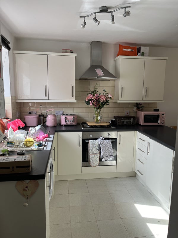 'Double Room in Bayston Hill' Room to Rent from SpareRoom