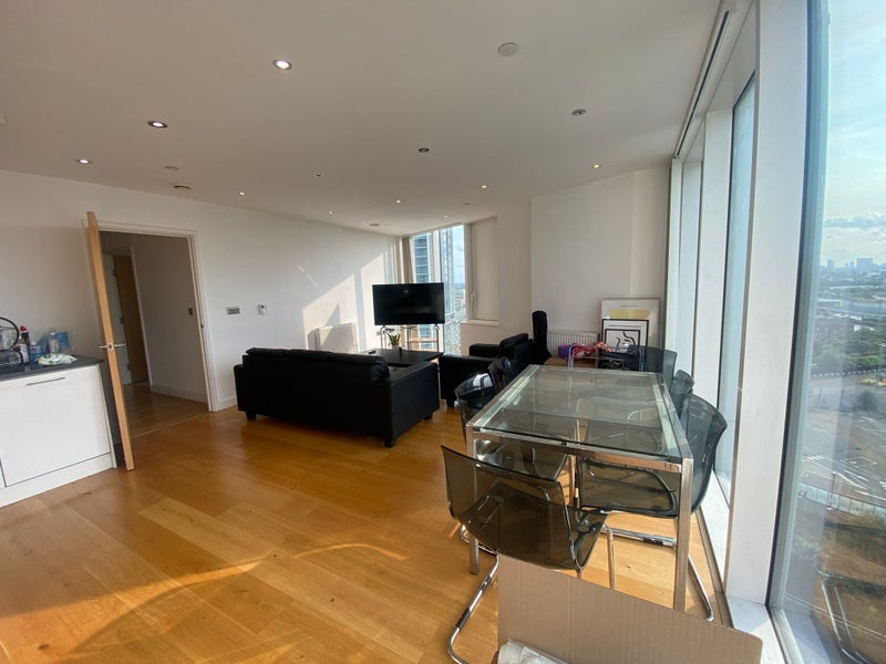 'One of 2b2b bedrooms to rent in Stratford London' Room to Rent from