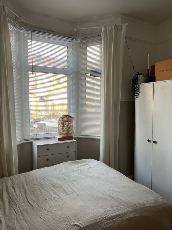 'Spacious super large room in East London' Room to Rent from SpareRoom
