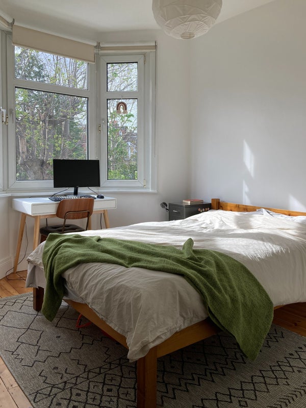 Photo 1: Bedroom