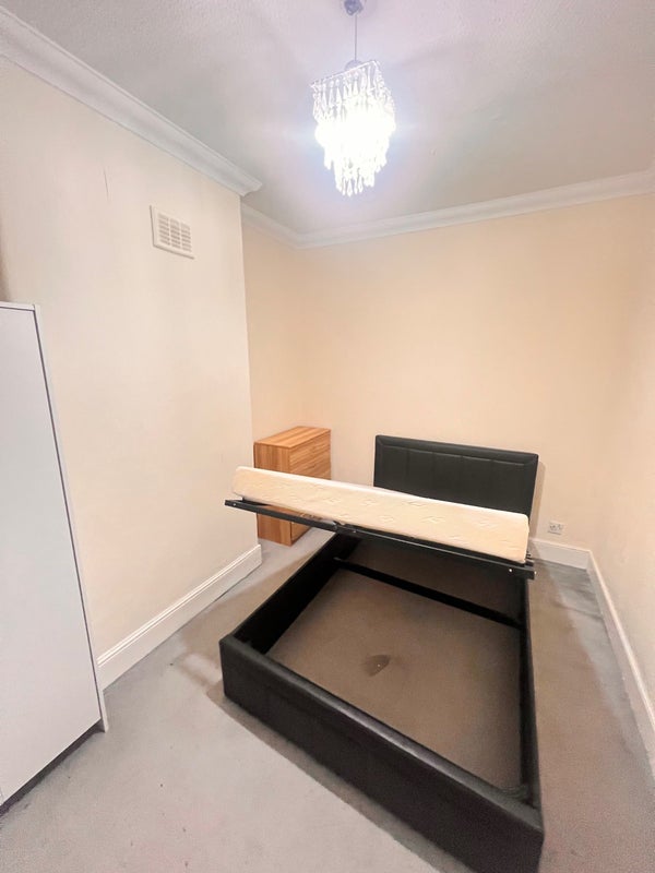 'Good Size Room For Rent In Abbey Wood' Room to Rent from SpareRoom