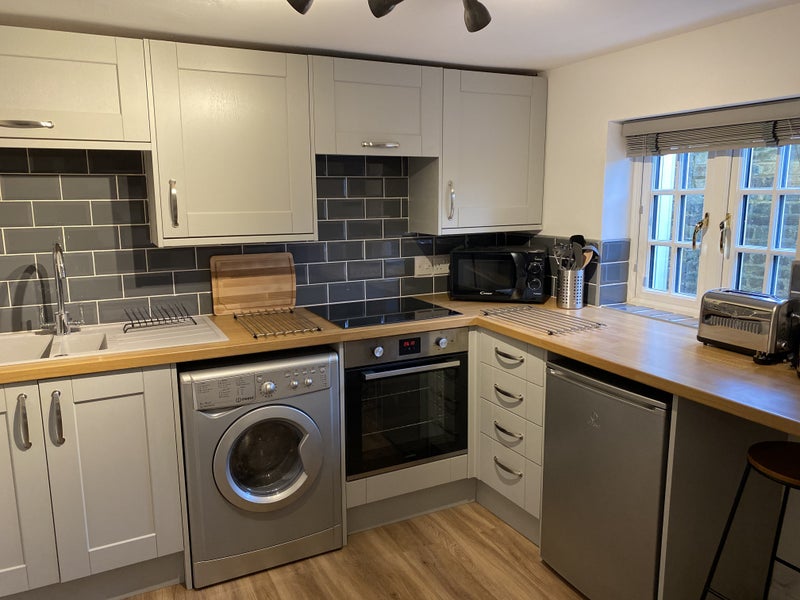 'Fully furnished studio flat , conveniently Located' Room to Rent from