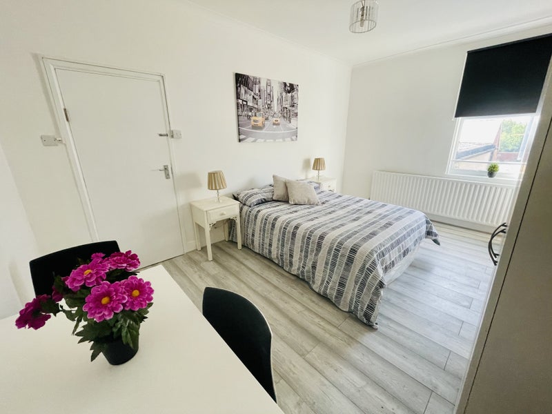 'Spacious single room in Willesden Junction' Room to Rent from SpareRoom