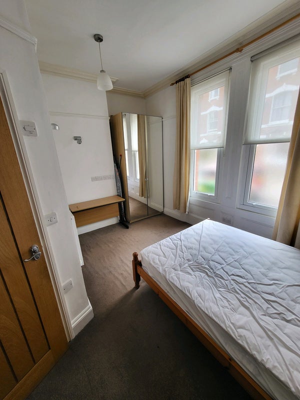 Photo 5: Bedroom @ £825