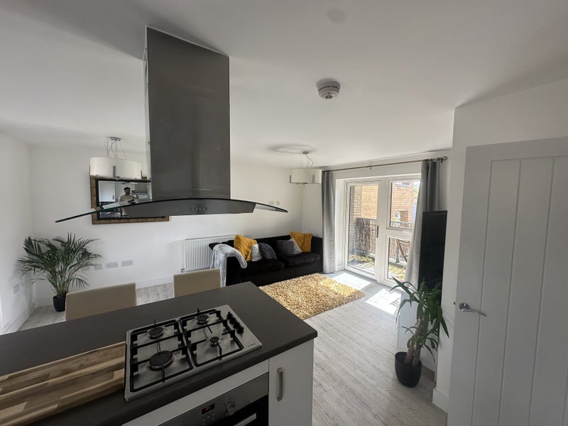 '2 Bed Flat with bills and parking ' Room to Rent from SpareRoom