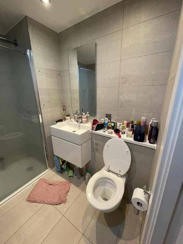 ' Double Room In Luxury Flat In Woolwich' Room to Rent from SpareRoom