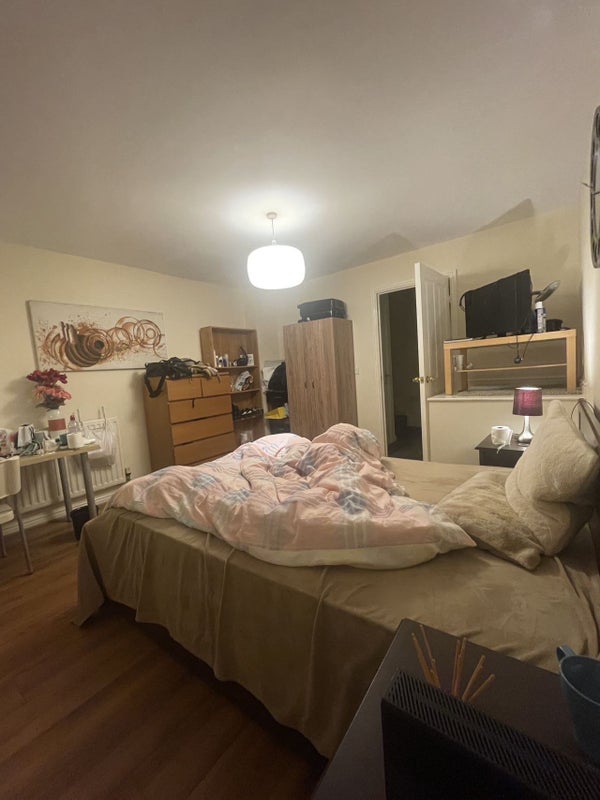 'Ardwick 15 square meter cheap big size room ' Room to Rent from SpareRoom