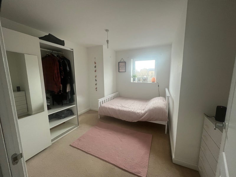 'Double room in Strood' Room to Rent from SpareRoom