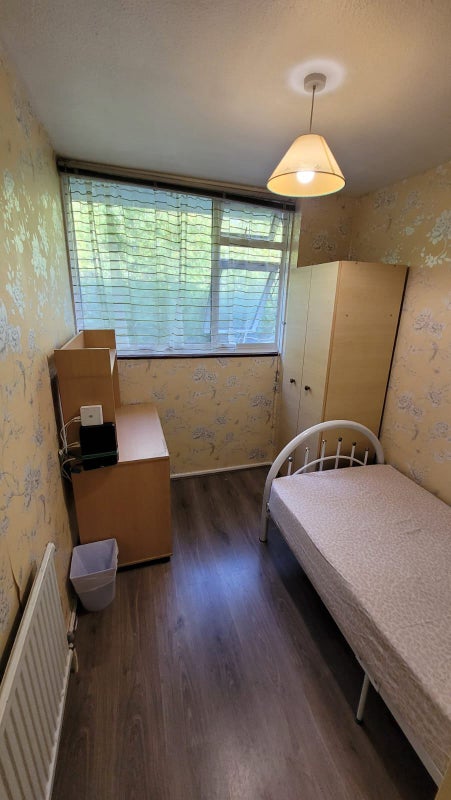 Photo 1: Single Room