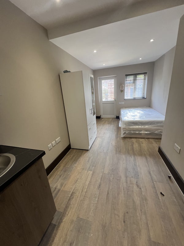 'Studio Flats In Streatham 📌' Room to Rent from SpareRoom