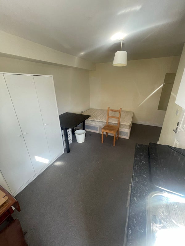 'Stunning Studio Flat to rent in Kilburn Lane, W10' Room to Rent from
