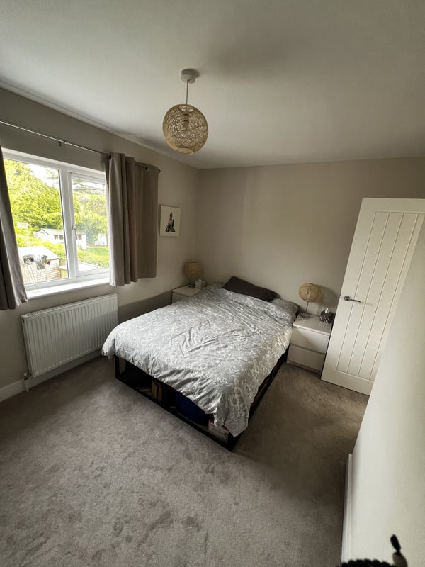 Photo 1: Double bedroom