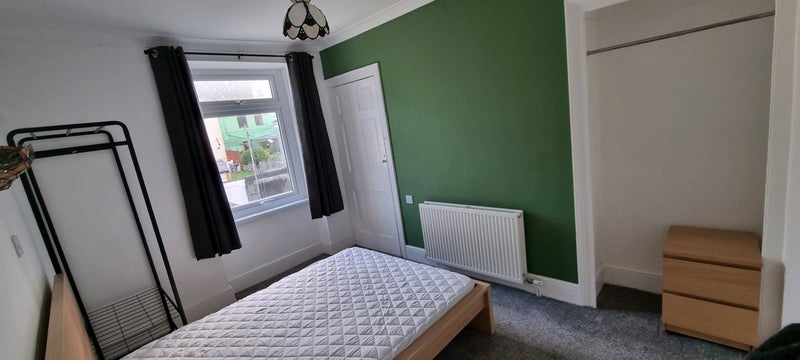 Photo 1: Bedroom 1