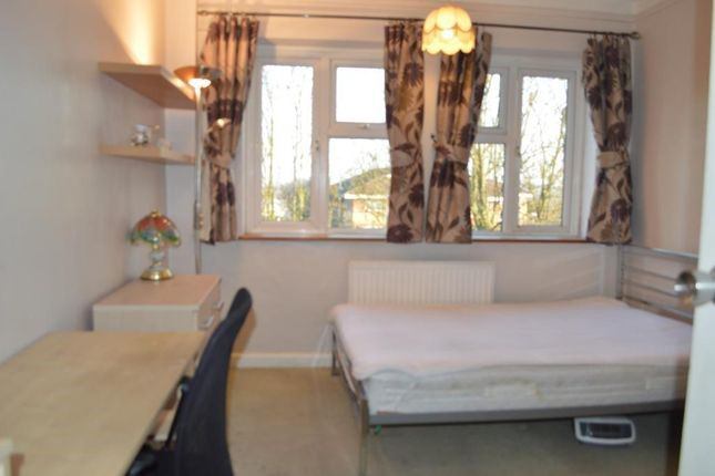 Photo 1: Double Bedroom