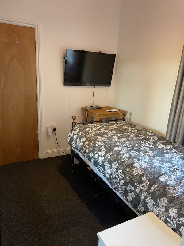 Photo 1: Single Room