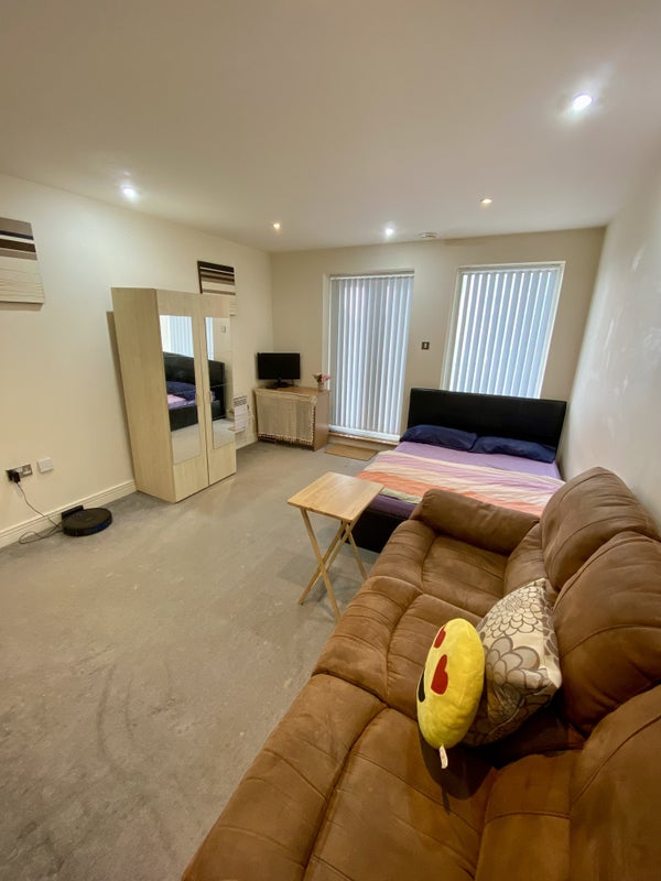 Photo 1: Bight and Spacious Room with Double Bed and extra Sofa