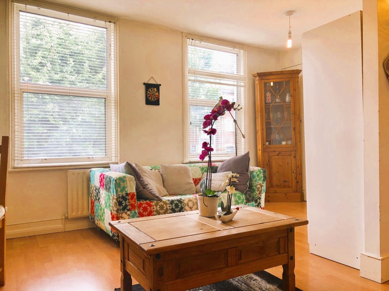 'Fantastic Location 2Bed Falcon Rd Clapham Junction' Room to Rent from