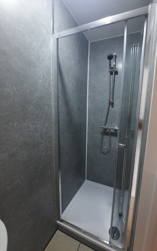 'Double Room in Merstham House Share' Room to Rent from SpareRoom