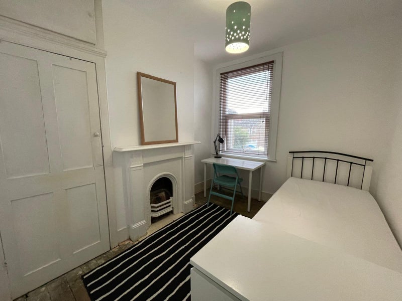 'Fully Furnished Single Room In Walthamstow' Room to Rent from SpareRoom