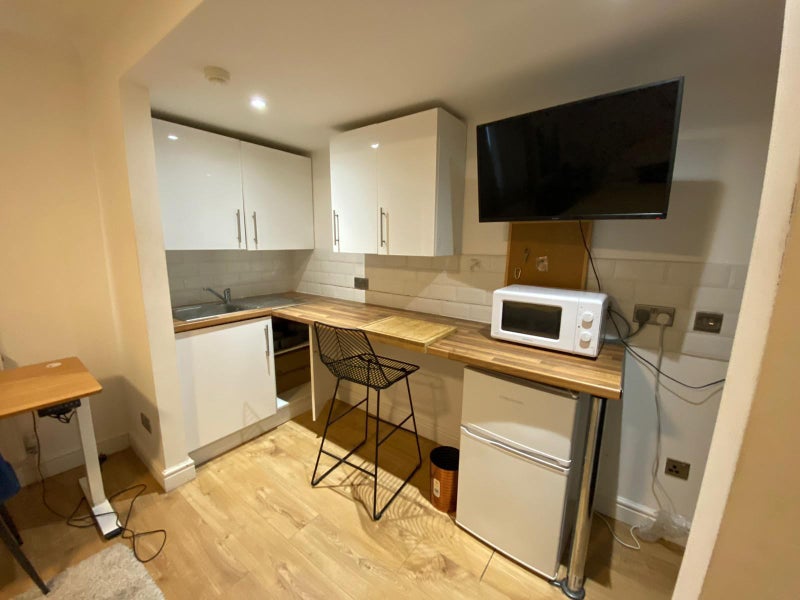 'Studio In South Woodford ' Room to Rent from SpareRoom