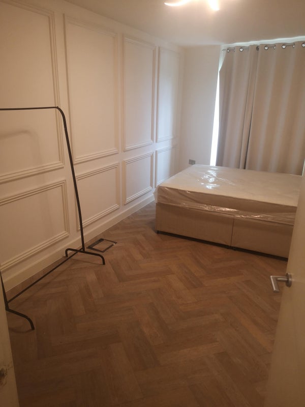 Photo 1: Double bedroom