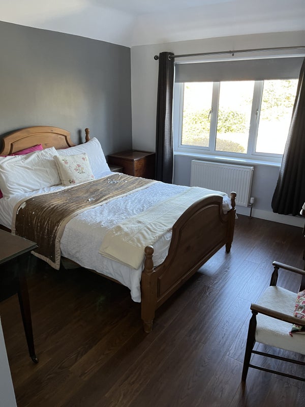 'Furnished Rooms In Frimley Green ' Room to Rent from SpareRoom