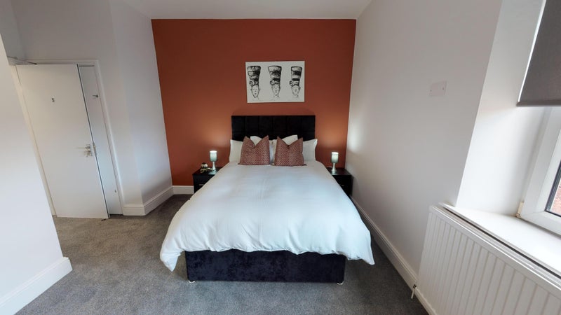 Photo 5: Room 5 