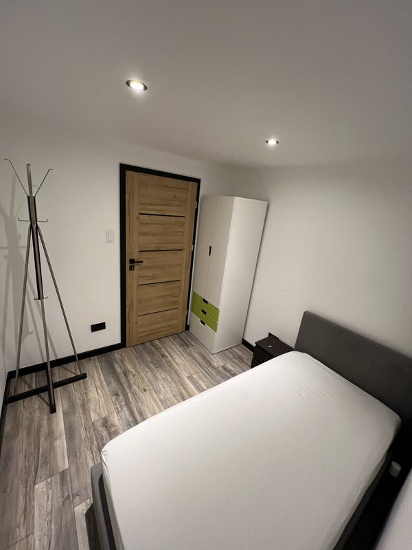 Photo 1: Room (Yours)