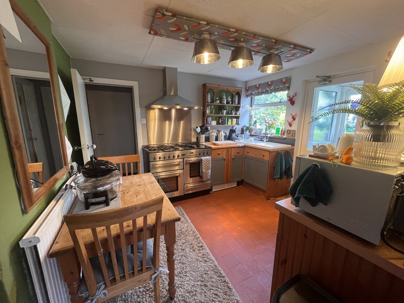 'Double Room To Let In Godalming £725' Room to Rent from SpareRoom