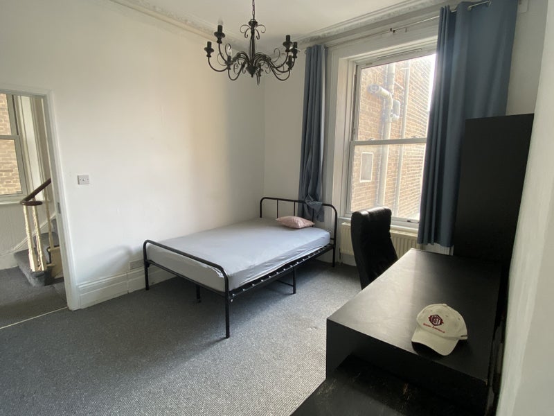 Photo 1: Bedroom 